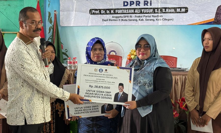 Tingkatkan Kualitas Pendidikan, Furtasan Salurkan PIP di Serang