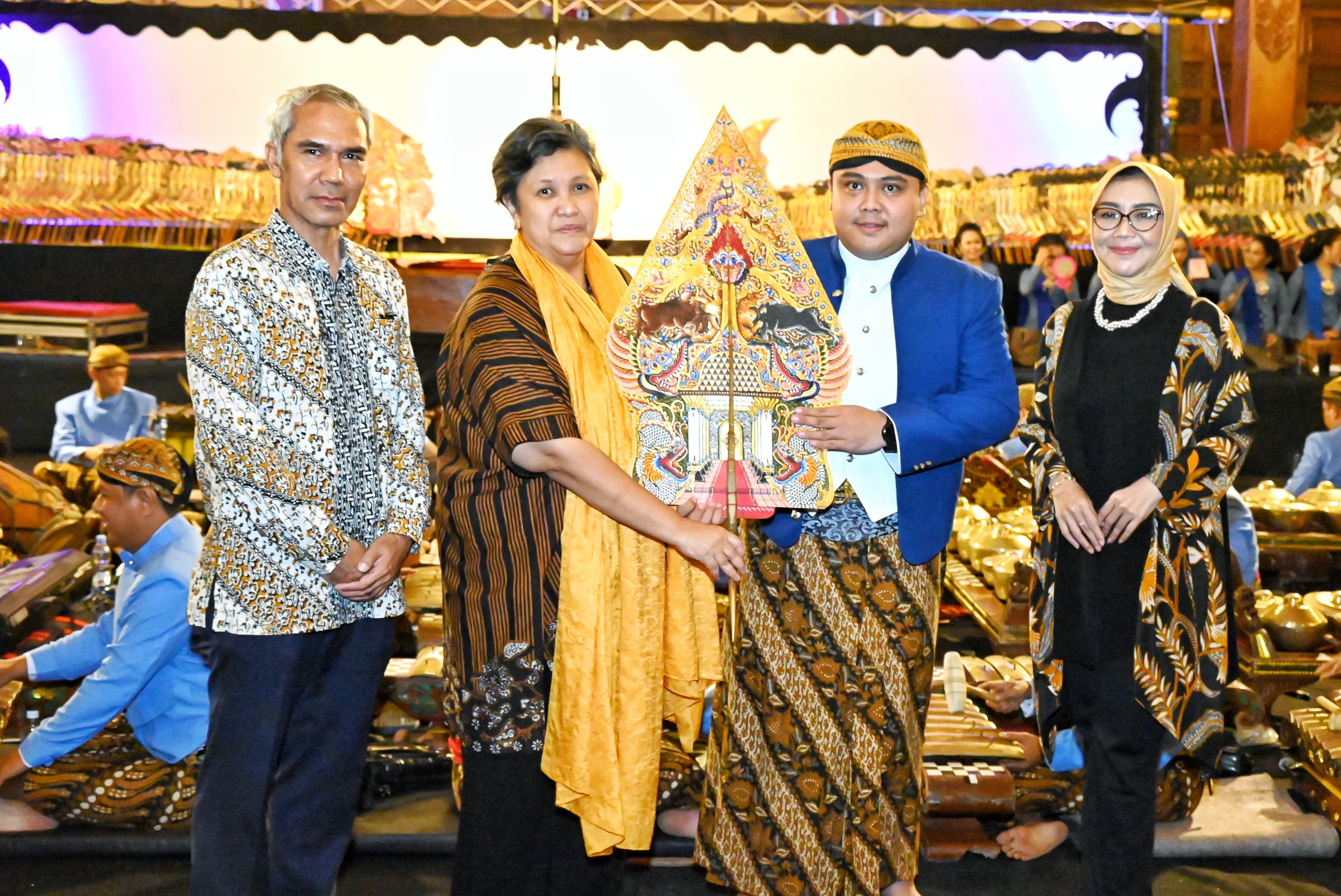 Lestari Moerdijat Sosialisasikan  Empat Pilar melalui Pagelaran Wayang Kulit