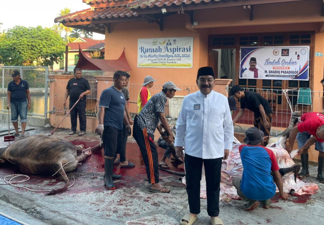 Shadiq Pasadigoe Laksanakan Ibadah Kurban di Tanah Datar