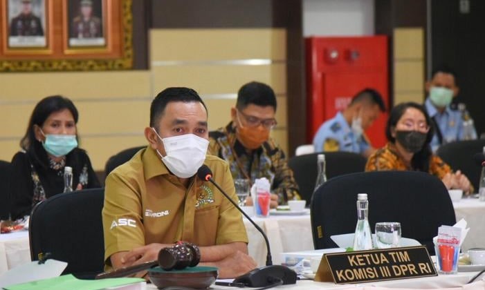 Kabur dari Karantina Musuh Negara