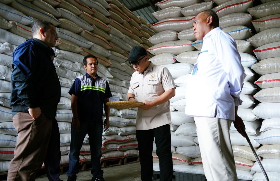 Arif Rahman Tinjau Stok Beras Bulog Pandeglang