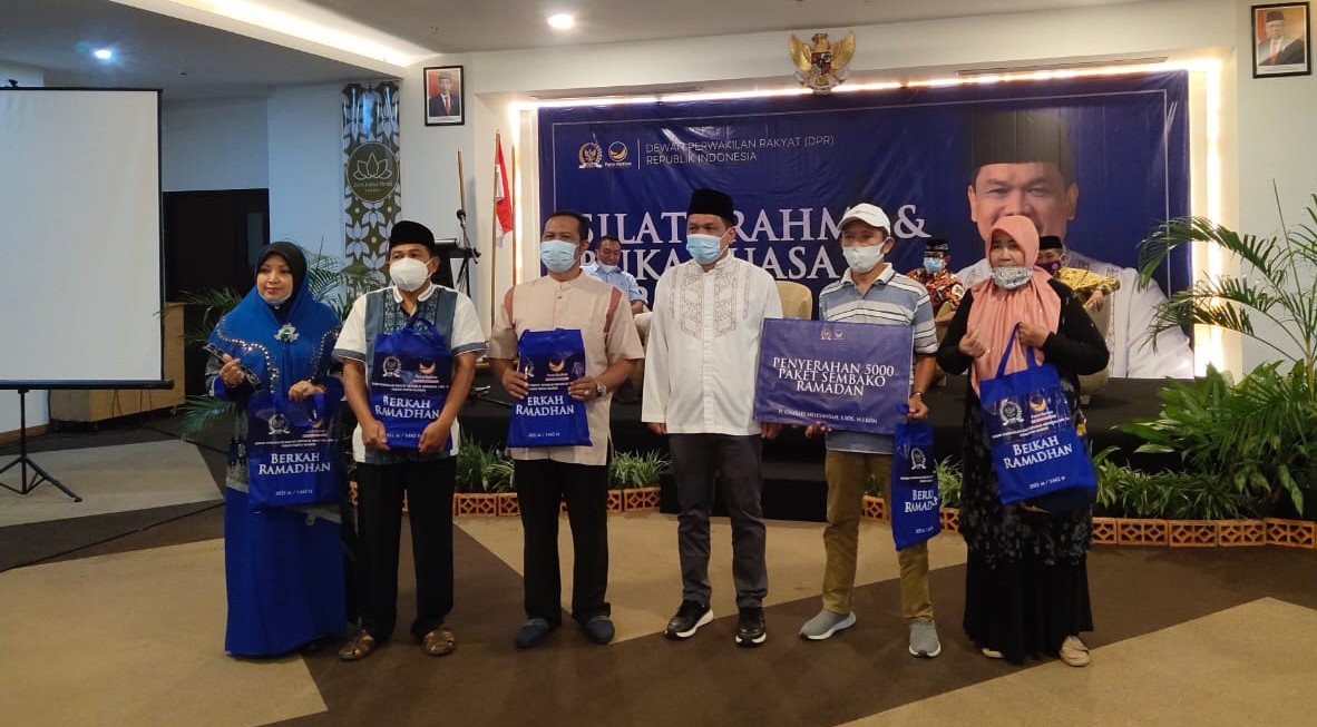 Charles Sebar 5000 Bingkisan Sembako Ramadan