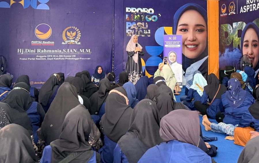 Dini Rahmania Salurkan Paket Sembako Ramadan untuk Warga Probolinggo