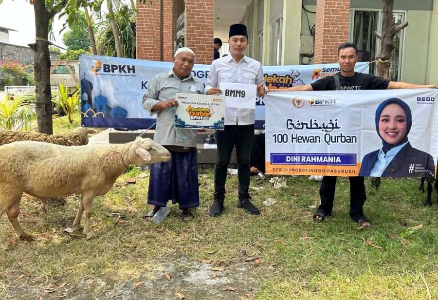 Dini Rahmania Salurkan 100 Hewan Kurban di Probolinggo