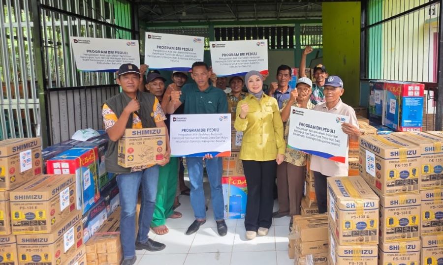 Erna Sari Dewi Salurkan Alsintan untuk Petani Kabupaten Seluma