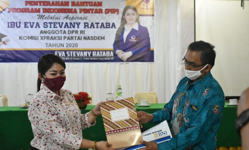 Eva Stevany Salurkan 23 Ribu Beasiswa PIP di Sulsel