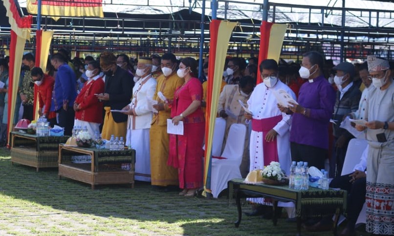 Eva Stevany Hadiri Puncak HUT ke-75 Gereja Toraja