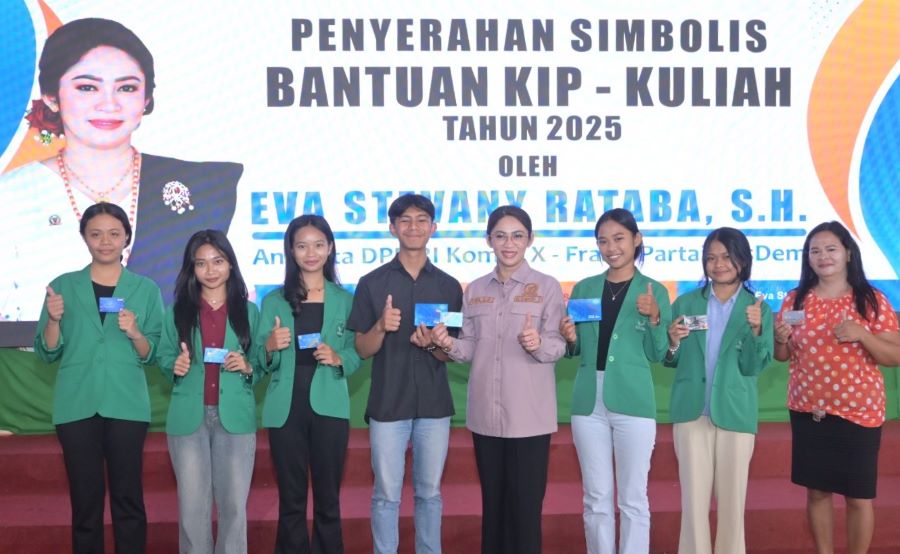 Eva Rataba Serahkan 700 KIP Kuliah untuk Mahasiswa Toraja