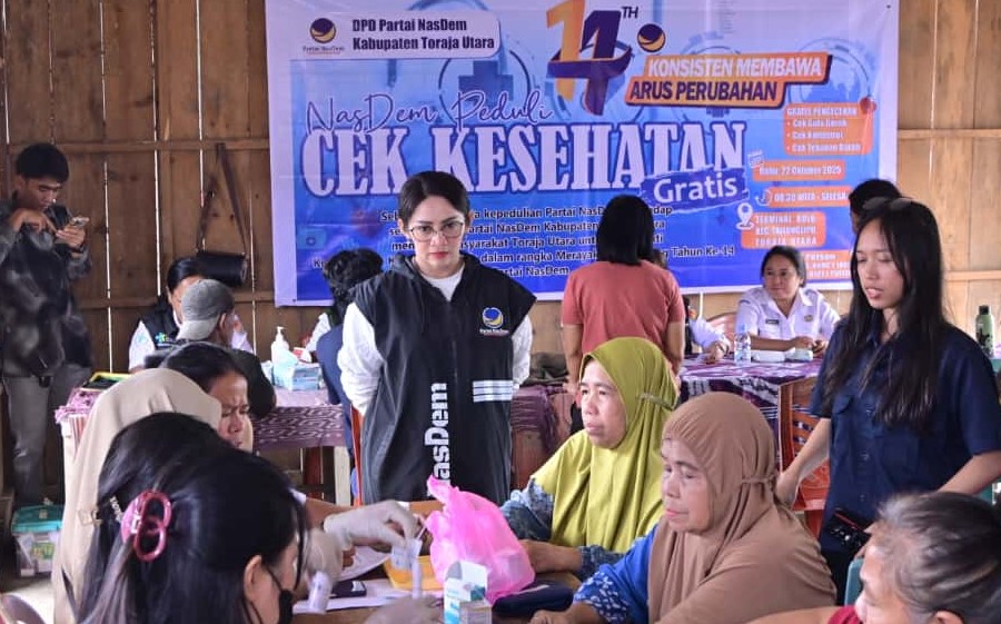 Eva Rataba bersama NasDem Toraja Utara Gelar Cek Kesehatan Gratis dan Bagi Sembako