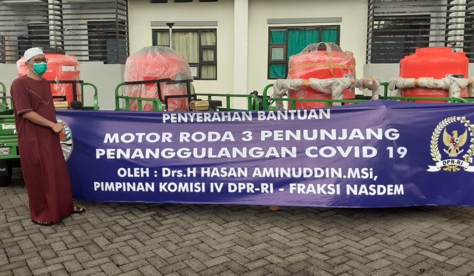 Hasan Salurkan Bantuan kepada Puluhan Gapoktan di Probolinggo
