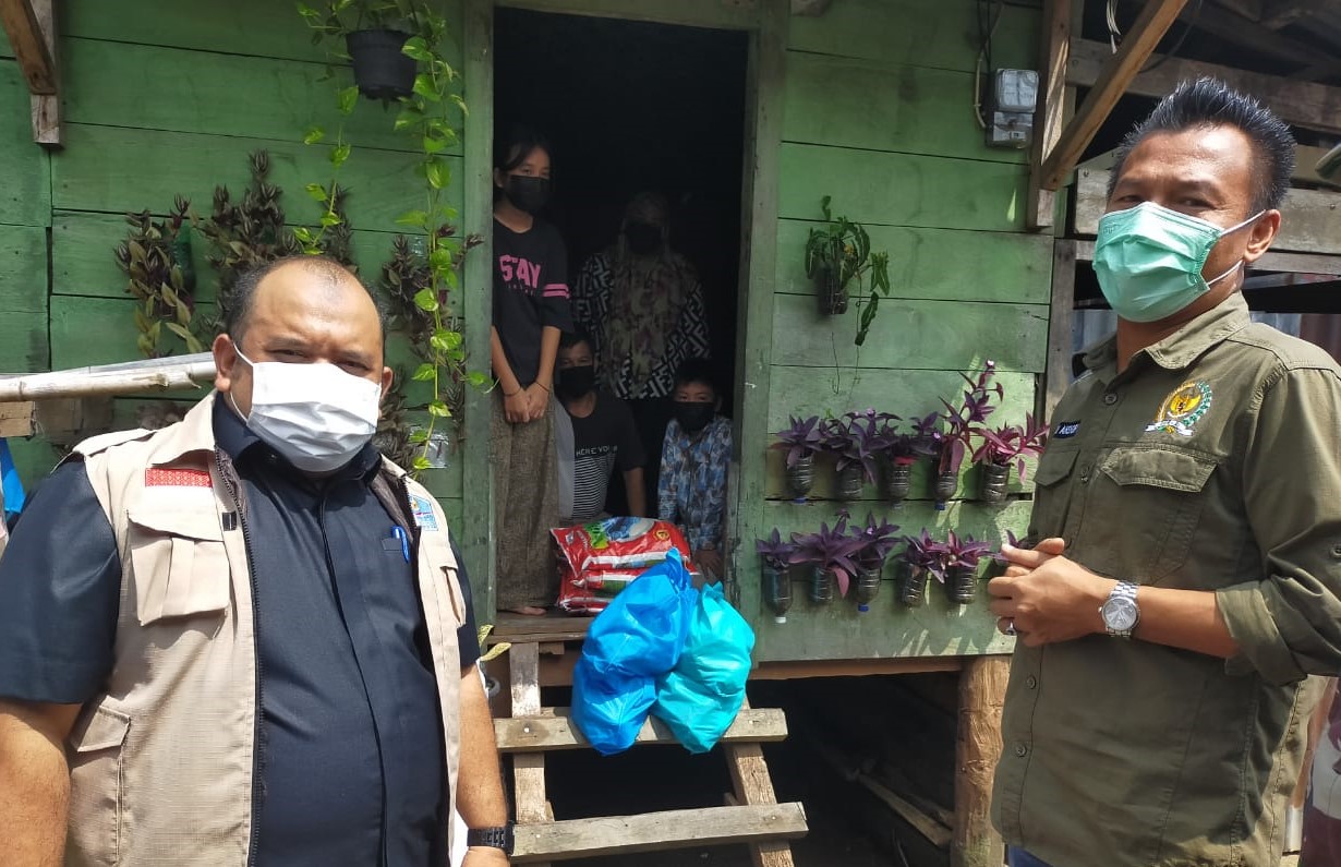Hasbi Bantu Keluarga Tunawicara Terpapar Covid-19
