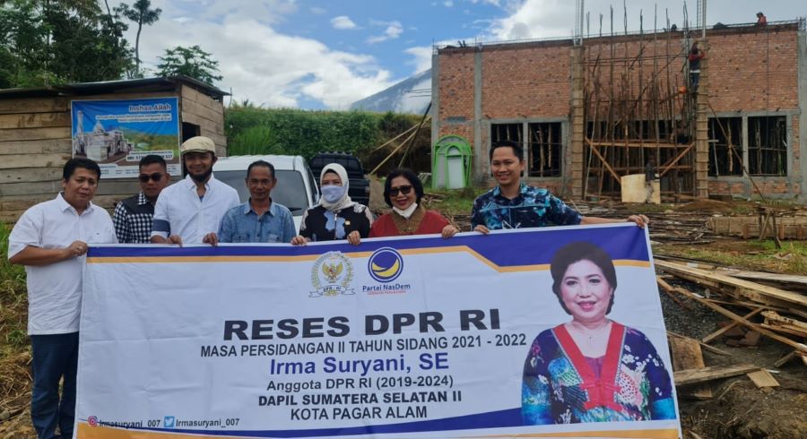 Irma Suryani Tinjau Pembangunan Masjid di Pagar Alam
