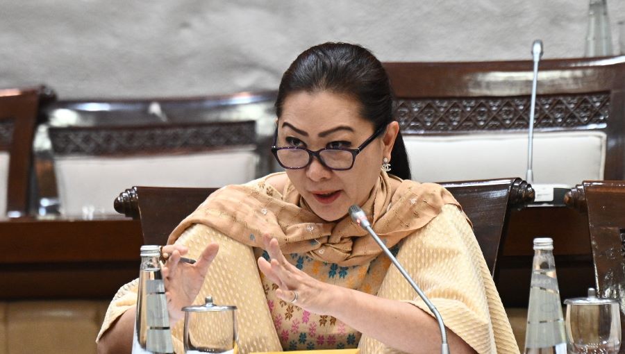 Julie Laiskodat Berkontribusi Nyata untuk Sukseskan Sidang PGI di Alor