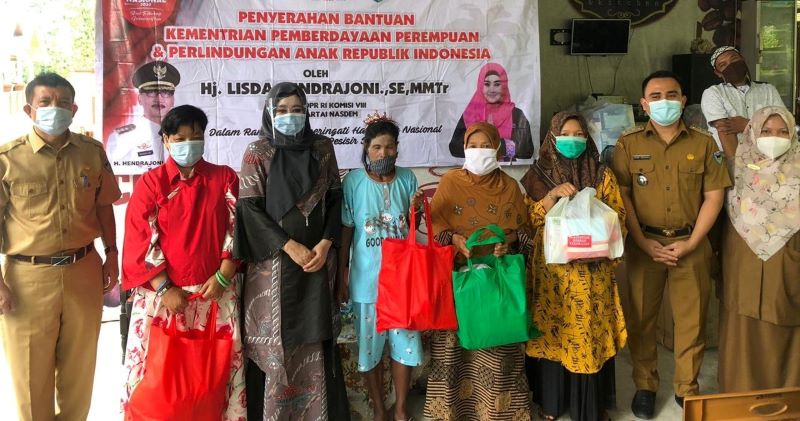 Lisda serahkan Bantuan untuk Disabilitas dan Lansia