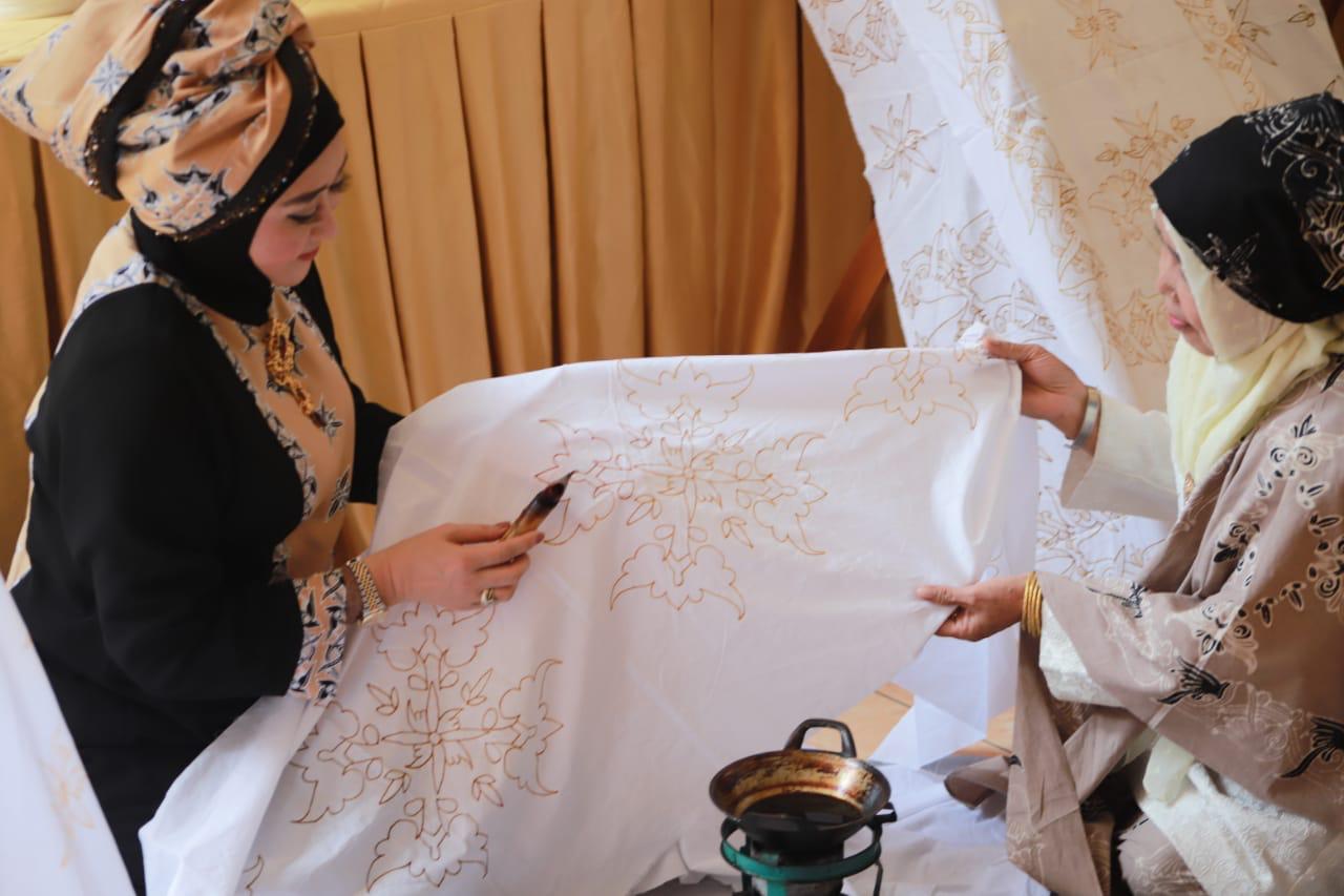 Lisda Dukung Pembangunan Pabrik Pewarna Batik