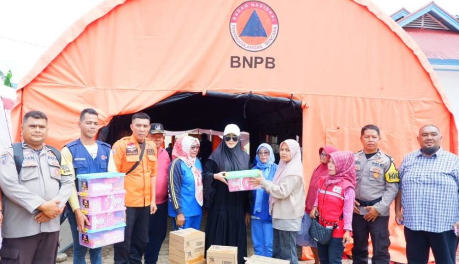 Peduli Korban Bencana, Lisda Tinjau Titik Pengungsian di Pesisir Selatan