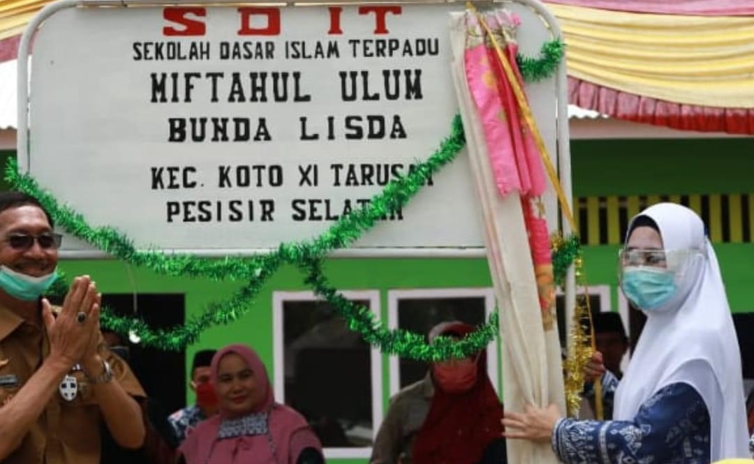 Lisda Resmikan SDIT Miftahul Ulum Bunda Lisda