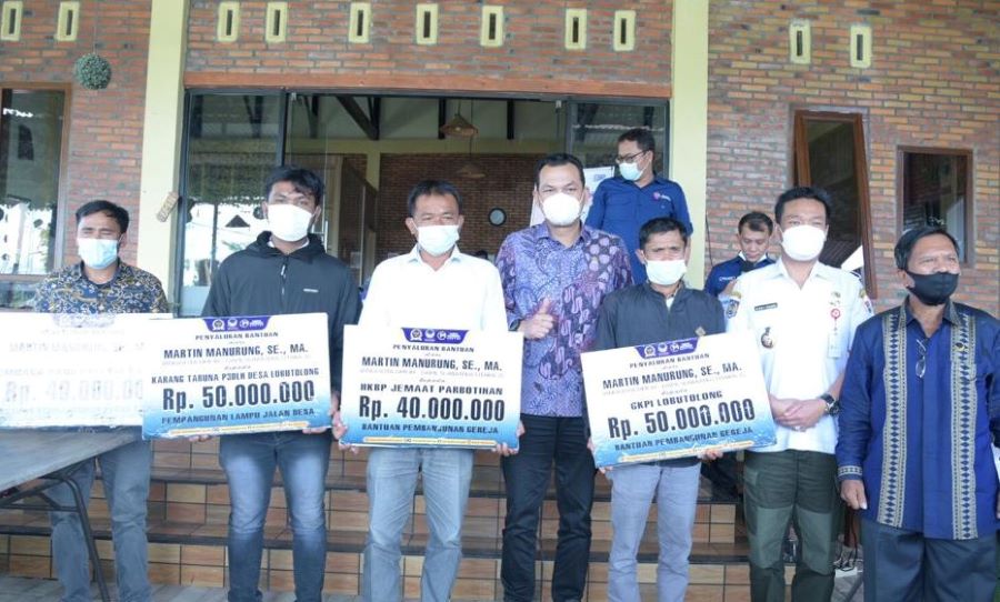 Martin  Bantu Masyarakat Humbahas Senilai Rp549 Juta