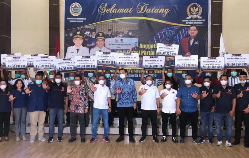 Martin Salurkan Bantuan Senilai Rp1,3 Miliar ke Tapanuli Tengah
