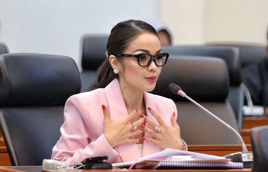 Andina Pertanyakan Konsekuensi Perubahan Usia Pensiun Anggota TNI