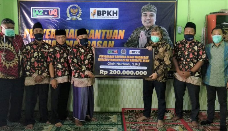 Nurhadi Salurkan Bantuan untuk Yayasan Pendidikan dan Musala