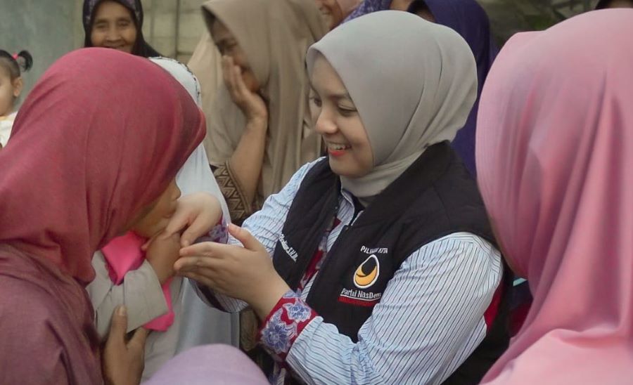Rahmawati Herdian Bantu Korban Puting Beliung di Pesawaran