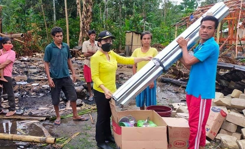 Ratu Wulla Bantu Masyarakat Desa Dikira