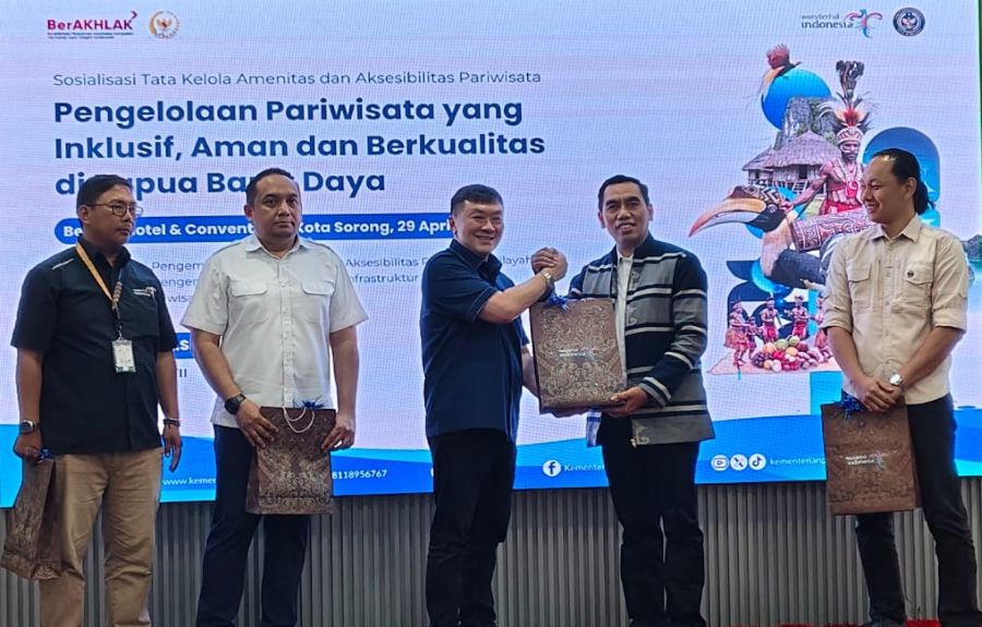 Rico Sia Tekankan Kebersihan dan Keamanan Fondasi Pariwisata Sorong