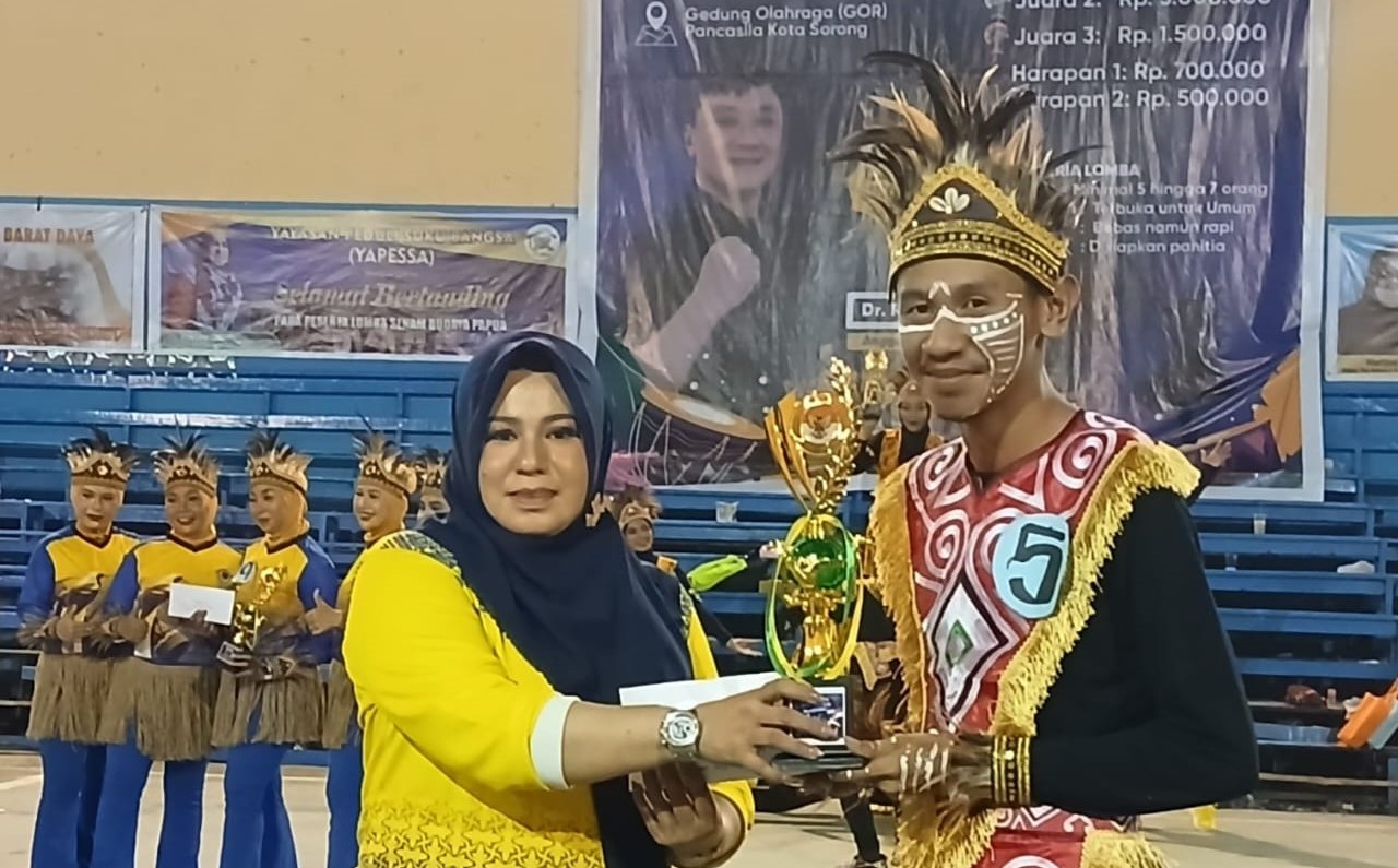 Rico Sia Konsisten Majukan Budaya Papua