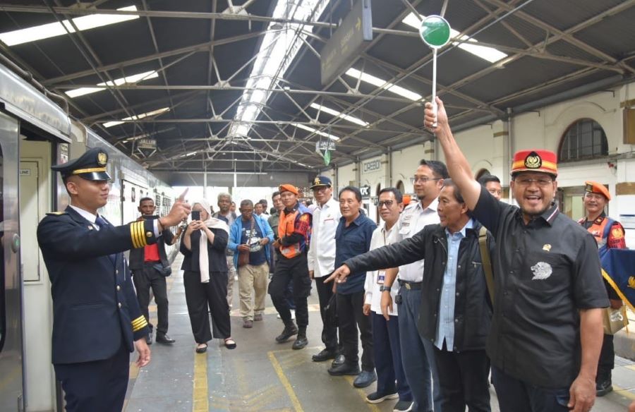 Roberth Rouw Dorong Peningkatan Kualitas Layanan Kereta Api