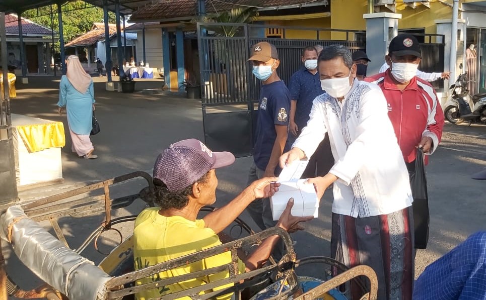 Jelang Hari Raya, Satori Bagikan Santunan dan Zakat