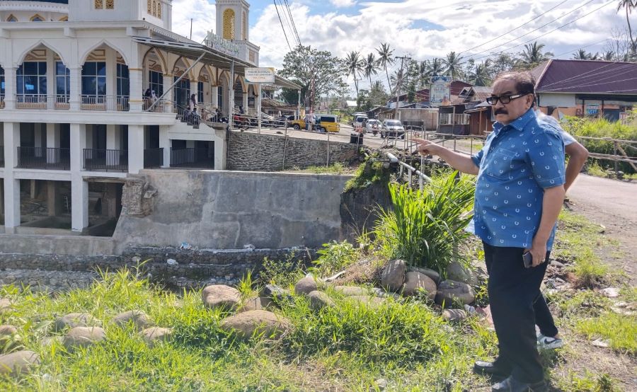 Shadiq Pasadigoe Proaktif Bantu Korban Banjir dan Longsor di Tanah Datar