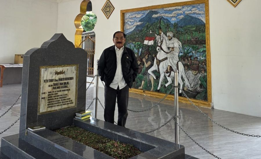 Shadiq Pasadigoe Ziarah ke Makam Tuanku Imam Bonjol di Minahasa