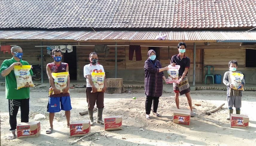 Lagi Sri Kustina Bagi Sembako dan Masker di Dapil